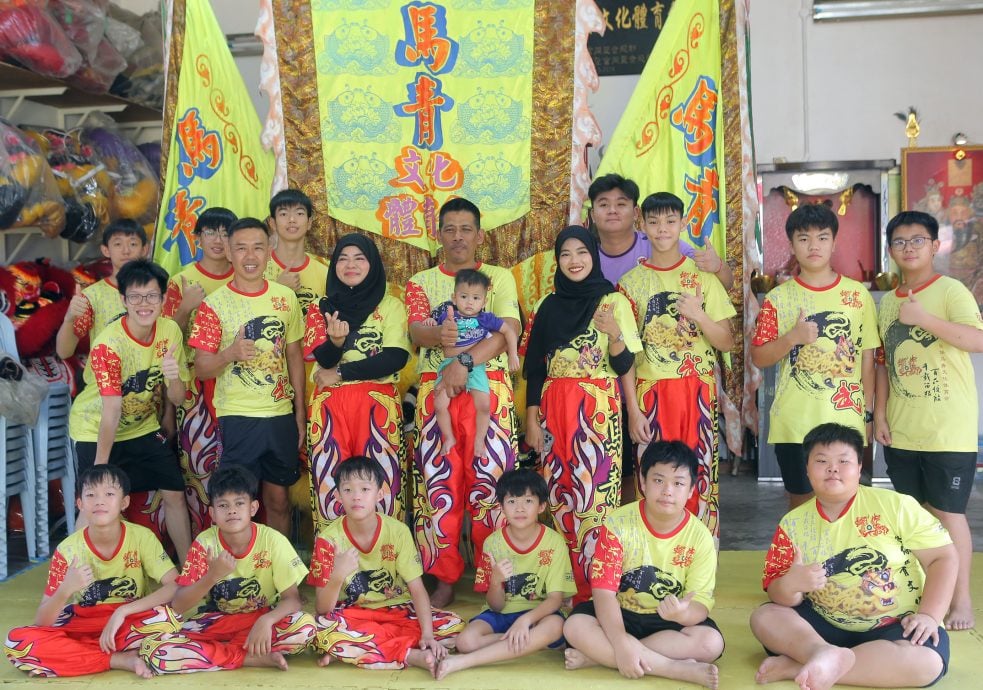 【我们】/一家六口齐学中华武艺 巫裔家庭谱写跨族情谊