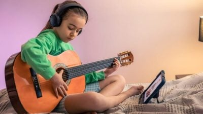 不只提升情绪！研究：音乐可减轻焦虑增强药效 有望强化脑疾治疗