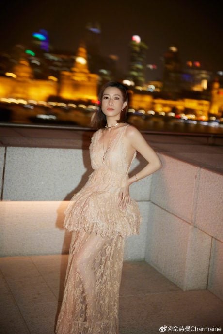 与佘诗曼同获“年度艺人”奖 李心洁嗨唱3曲