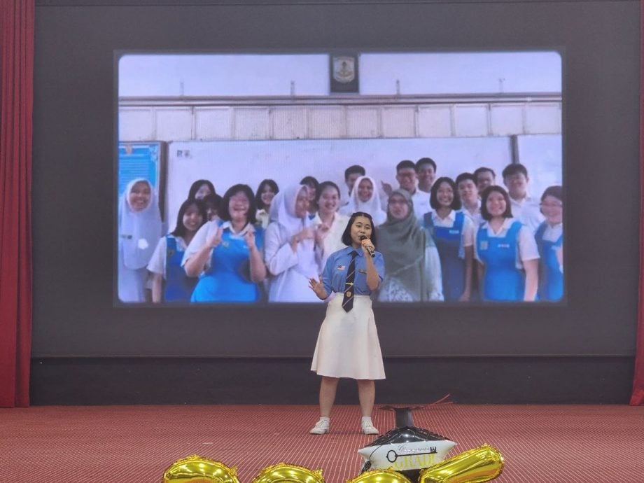 东《学记》:中华国民型华文中学中五与中六毕业生毕业典礼。