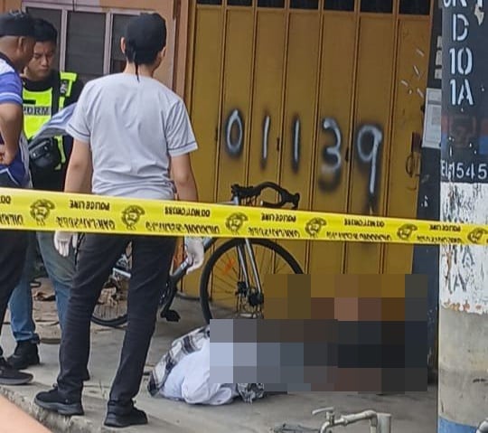 东(已签)一名64岁老翁在甘榜塔邦骑自行车时，相信是心脏病发不幸倒地去世。