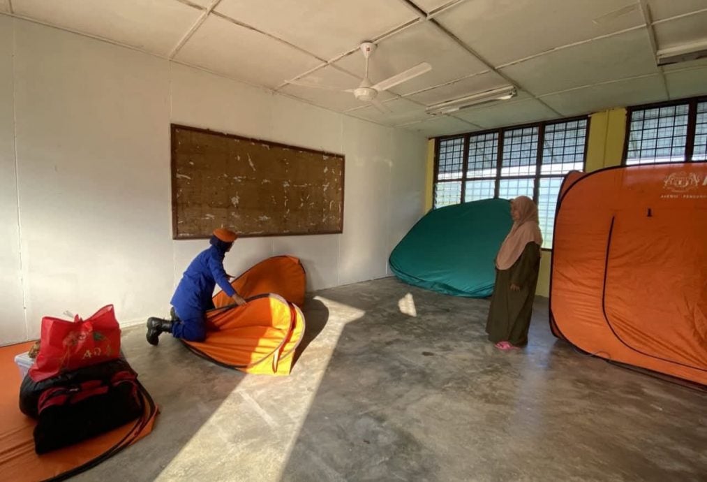 东(已签):丹第一波水灾宣告结束,灾黎全数返回家园。