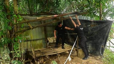 丹警联合数执法机构 拆除哥乐河4非法码头