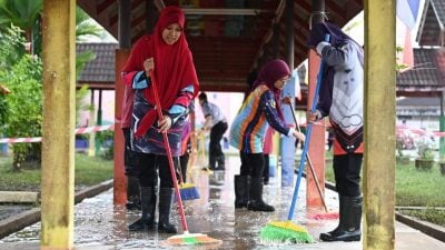 登4所学校受水灾影响仍关闭