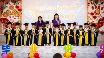 76名学生结业 培植幼儿园毕业礼温馨圆满