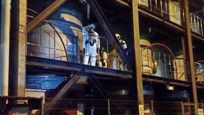 工厂9员工吸入有毒气体 同事及时救出无生命危险