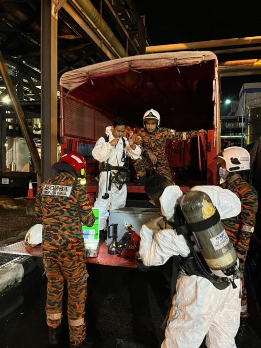 东:一间动物饲料加工厂的9名员工在清洗储罐时不慎吸入有毒气体,幸亏被同事及时发现并救出,所幸无生命危险。