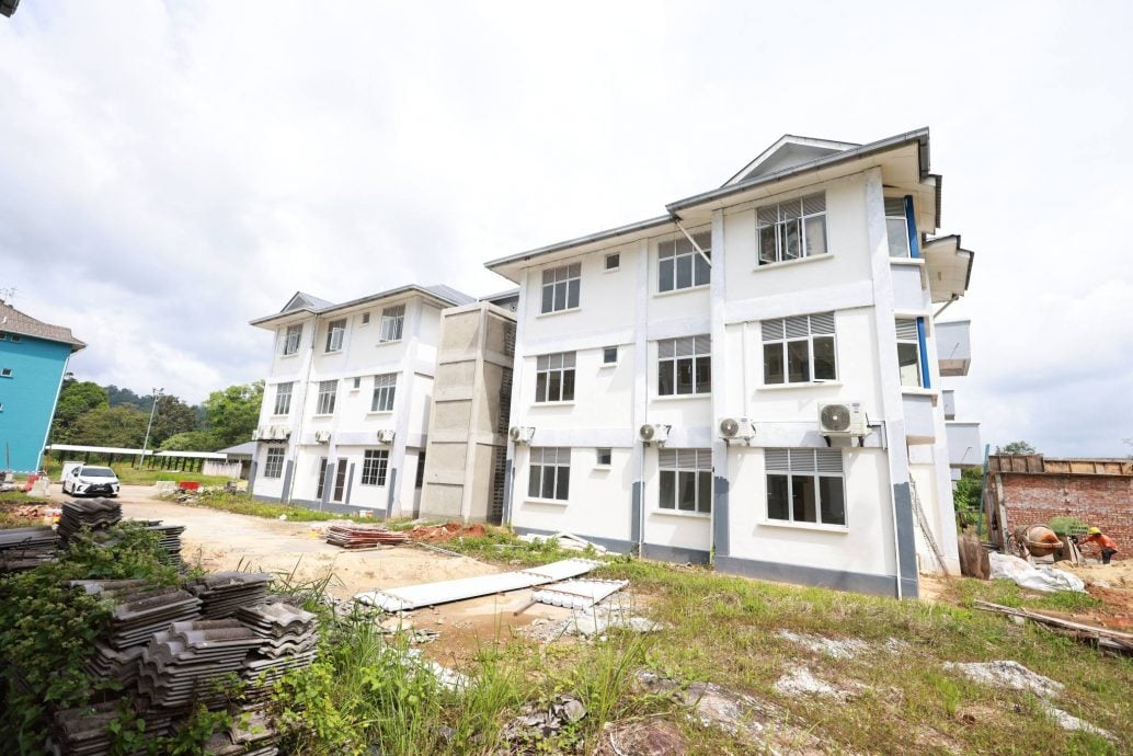 东：位于肯逸湖卡威（Gawi）的关税人员综合大楼将重新启用，成为登嘉楼可兰经学院（KQT）的新校区。