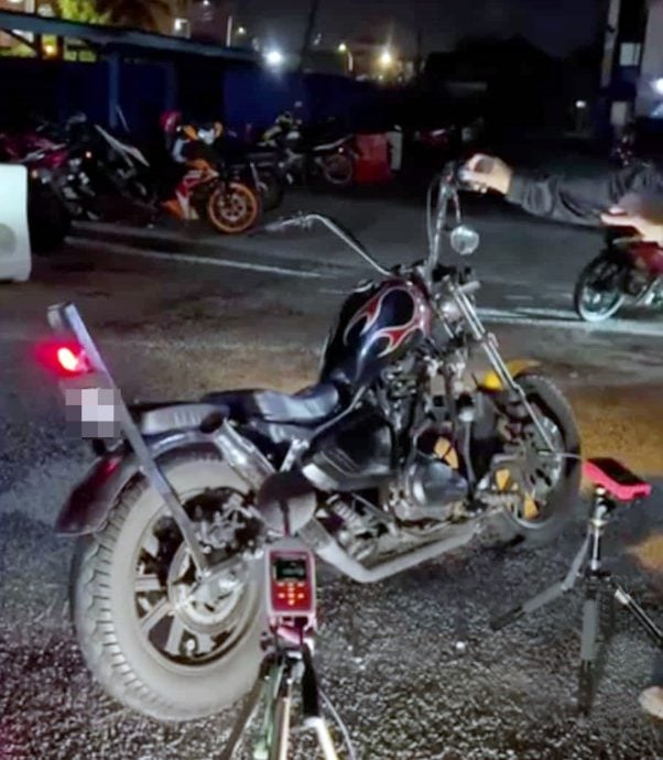 东:关丹交警展特别联合行动,开122罚单、9摩托车被充公。