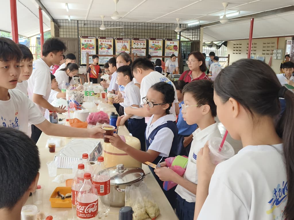 东:吉拉央华小义卖会学生学习良多