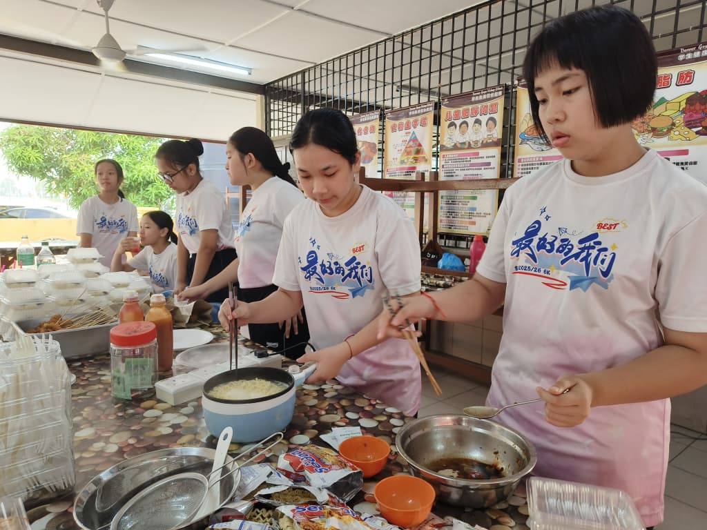 东:吉拉央华小义卖会学生学习良多