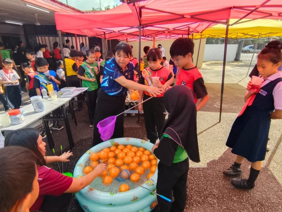 东:吉拉央华小义卖会学生学习良多