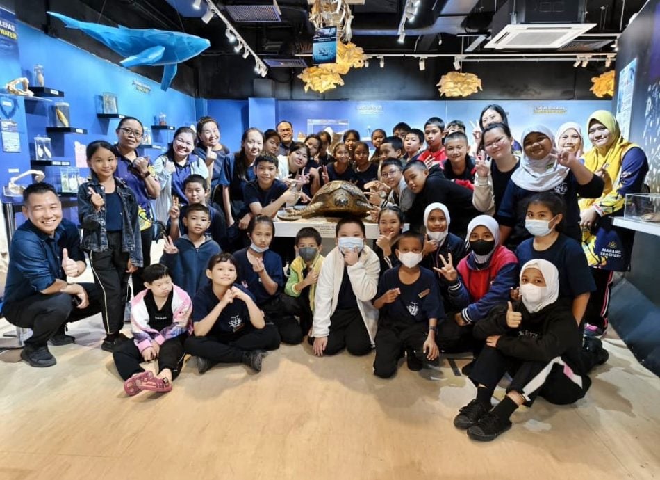 东：哇加打北中华小学35名学生走访登大　