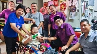  视力模糊 暂时休学 14岁少年患罕见疾病