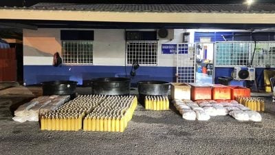 警起获1600公升哥冬水 市值近7万 扣4男助查