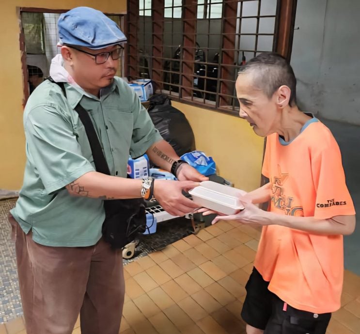 东:已签发:伊斯兰党党拥护者大会堂送暖至雅姆老人院。