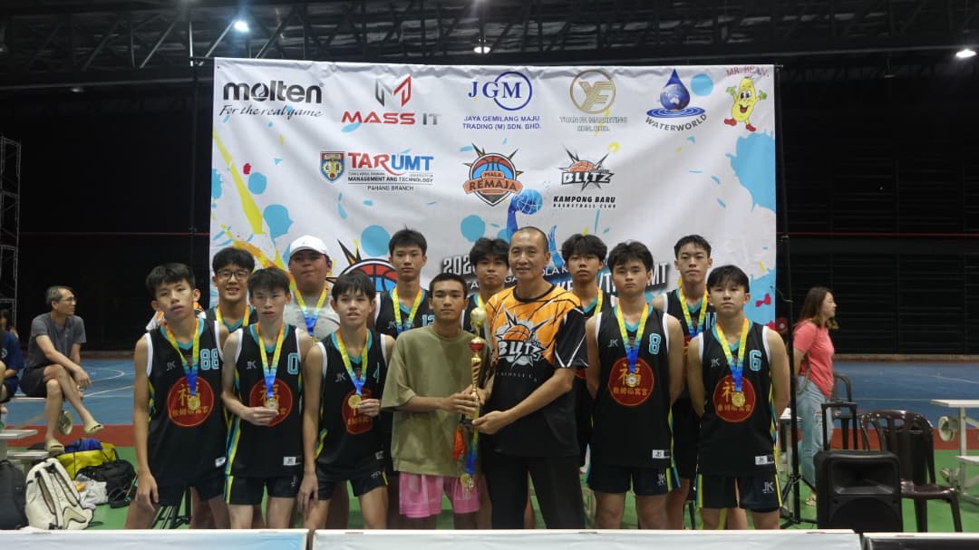 东:已签发:关丹新村篮球俱乐部及关丹拉曼理工大学彭亨分校联合主办的“2025年第二届14岁及16岁以下男子青少年篮球锦标赛”圆满落幕