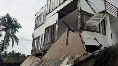 原本离海100公尺  海岸狂蚀百万别墅恐随时塌