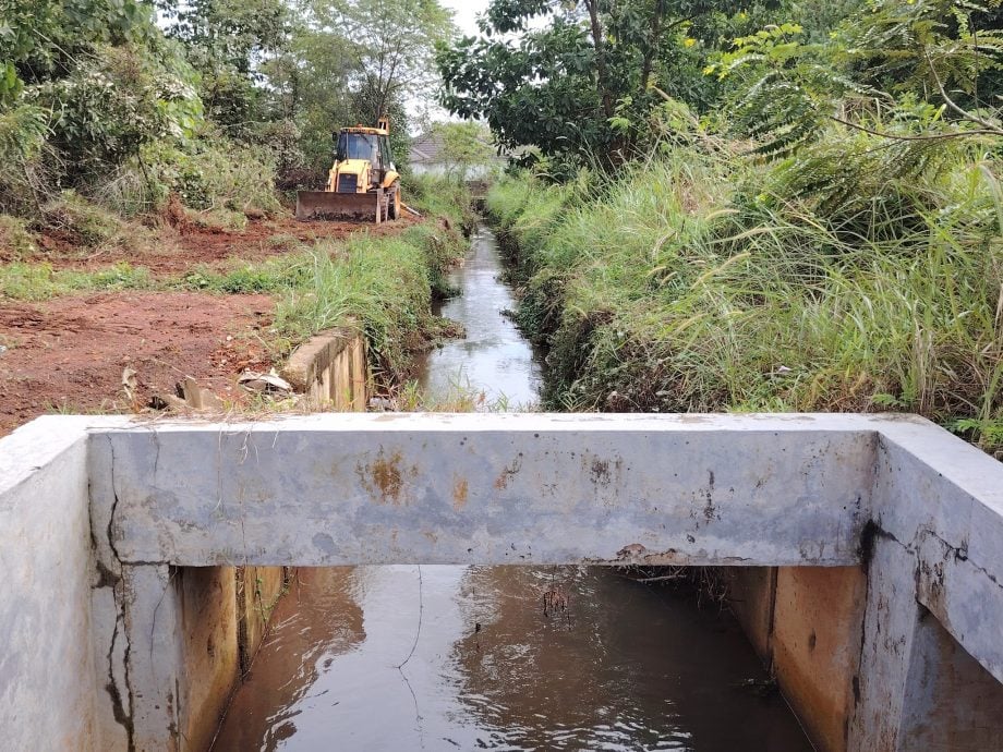 东:已签发:米昔拉州议员拿督安丹苏拉指出,为应对武吉格鲁格发生的闪电水灾问题