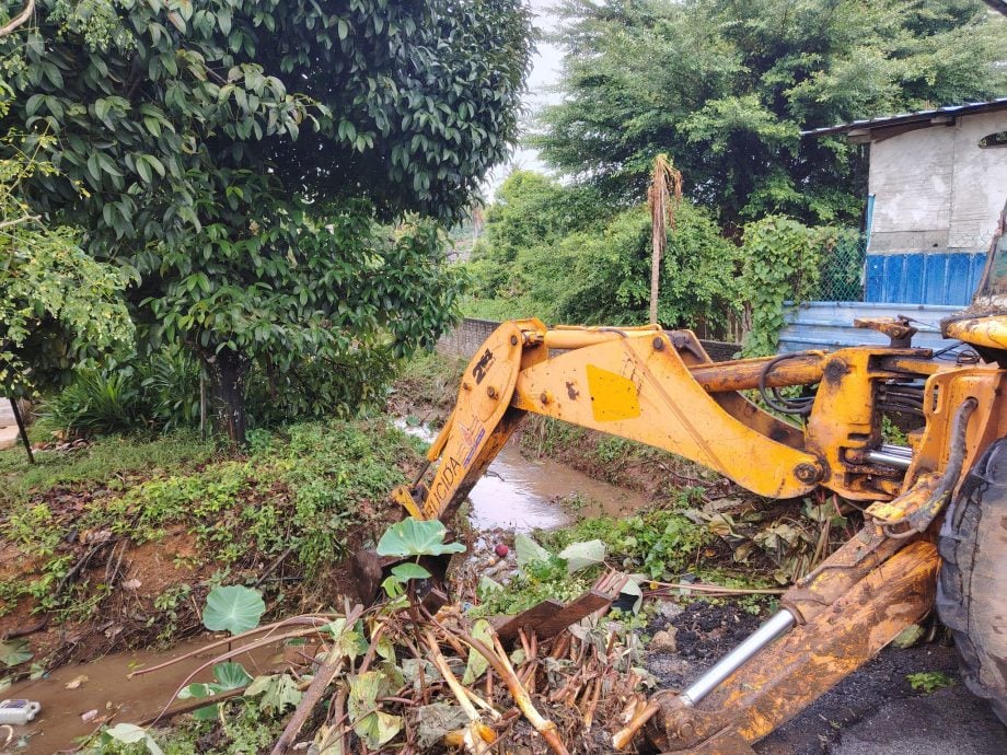 东:已签发:米昔拉州议员拿督安丹苏拉指出,为应对武吉格鲁格发生的闪电水灾问题