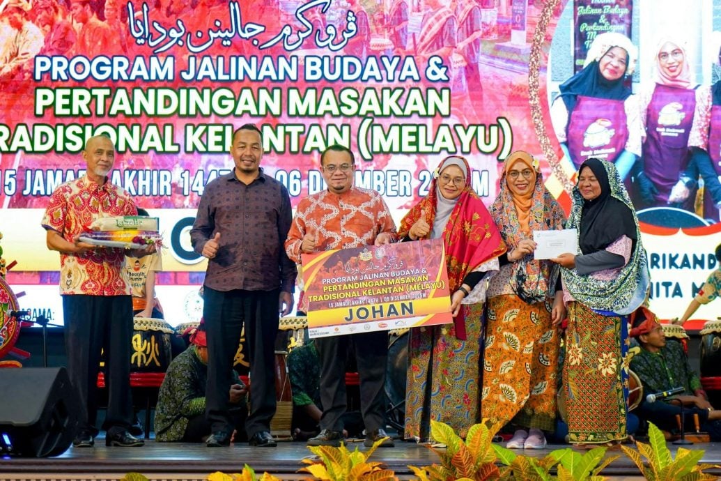 东:掌管丹州地方政府、房屋、卫生及环境委员会的行政议员希尔米阿都拉强调,吉兰丹自古以来就存在文化同化,并成为吉兰丹多元族群和谐共处的基础。