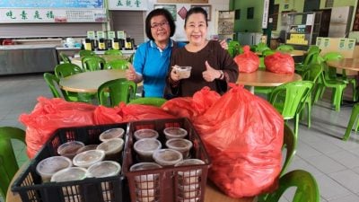 文冬佛教大学结业礼 赠直凉老人院腊八粥