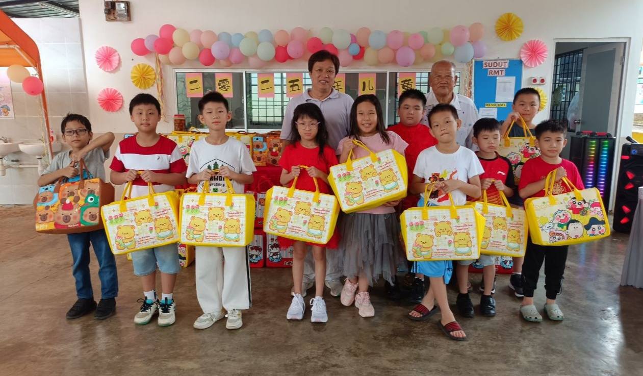 东:文德里华小欢乐庆祝儿童节 充气城堡嬉水乐翻天