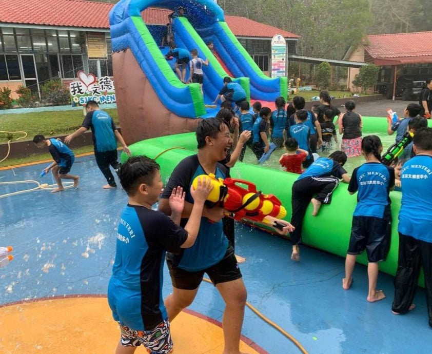 东:文德里华小欢乐庆祝儿童节 充气城堡嬉水乐翻天