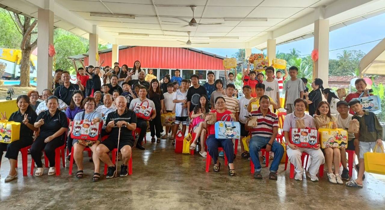 东:文德里华小欢乐庆祝儿童节 充气城堡嬉水乐翻天