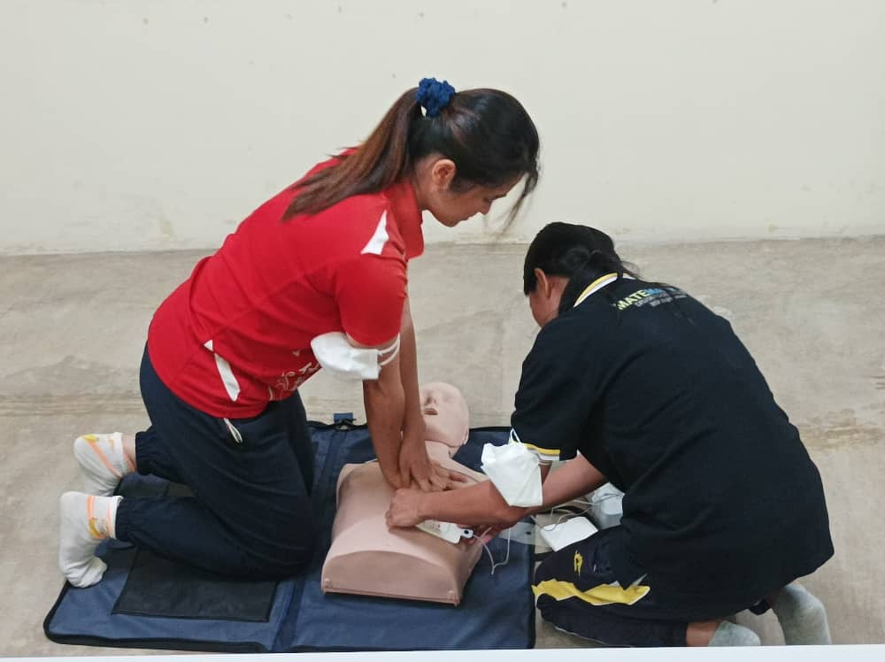 东:梁耀雯:推动急救知识普及 盼每所学校皆有AED设备