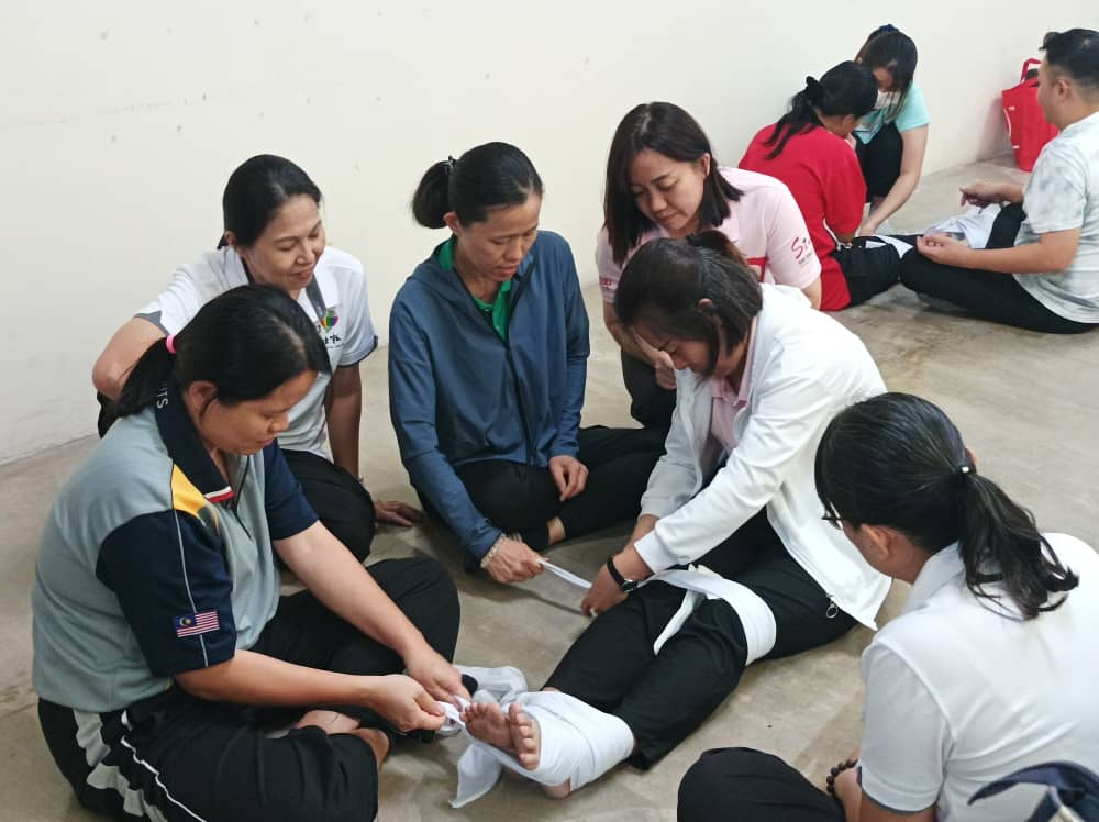 东:梁耀雯:推动急救知识普及 盼每所学校皆有AED设备