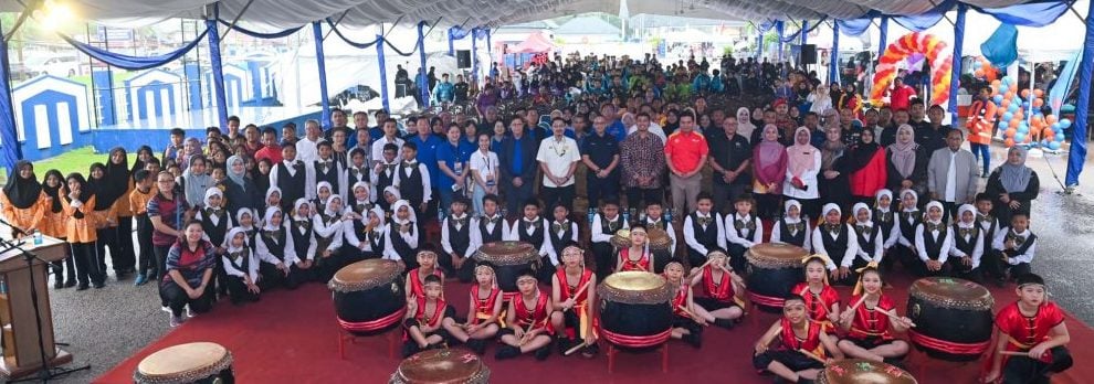 东：登嘉楼皇家警察部队主办，登州华社322行动委员会协办的“Fiesta Sinergi 360°”嘉年华圆满举行