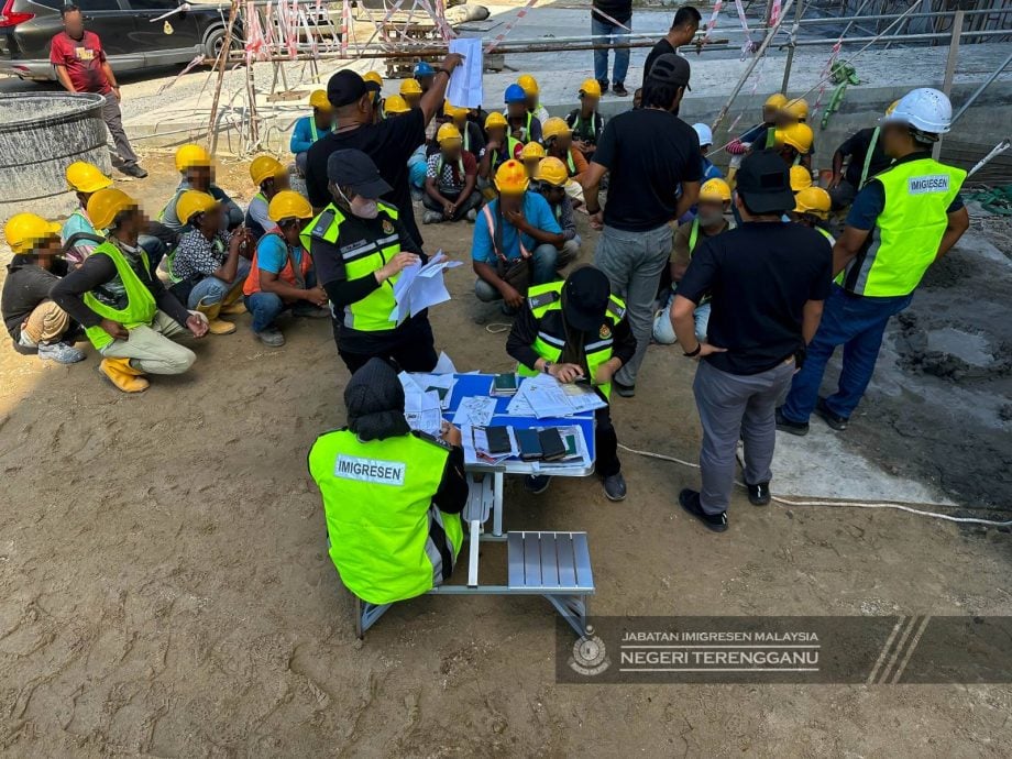 东：登州移民局展开扫荡行动，逮捕49名非法外籍工人。