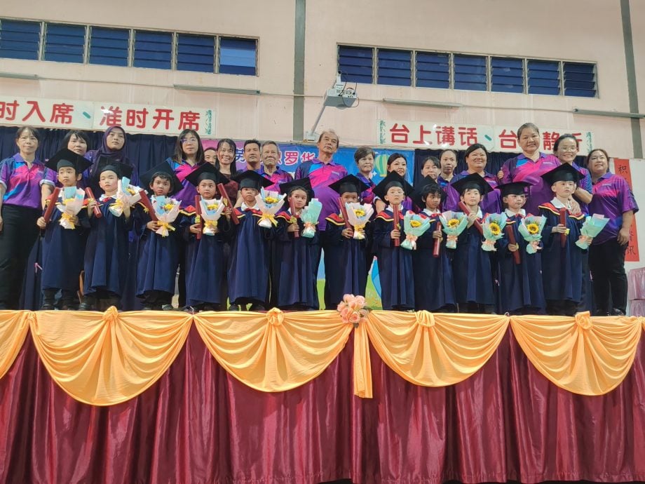 东:积罗华小“2025年毕业典礼暨恳亲晚会”