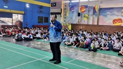 刘玉铭：让孩子专注温习   家中应准备学习角落