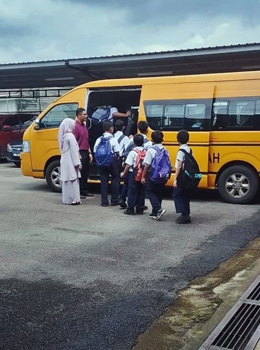 东：雅姆小学将在明年迎来创校75周年，首次举办校庆暨筹款晚宴，为购置校车筹集资金，以解决学生上下学交通不便的问题，并期望借此稳定未来的学生来源。