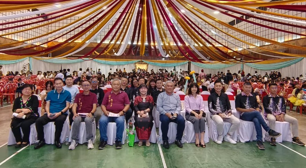 东:(已发布)中华一校毕业暨颁奖典礼 董家协家长共同见证 为毕业生献祝福