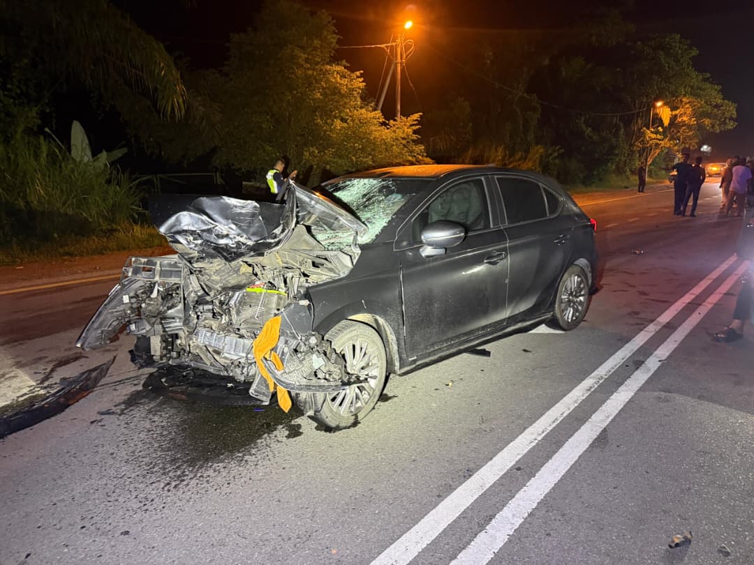 东:(已发布)轿车撞摩托车 年轻女骑士重伤身亡