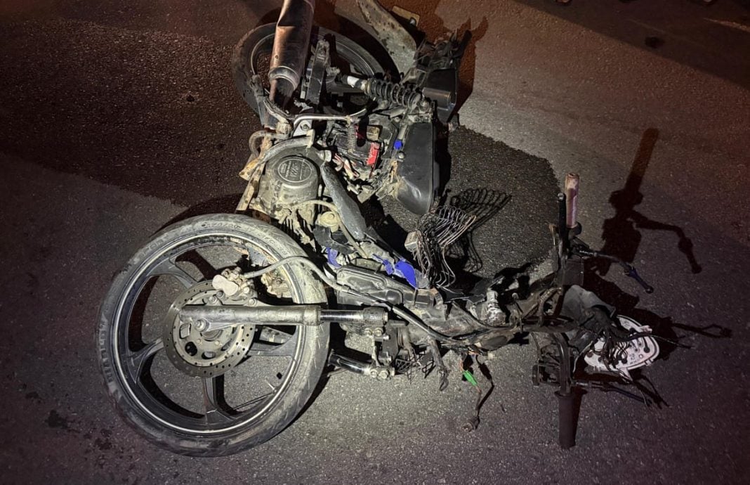 东:(已发布)轿车撞摩托车 年轻女骑士重伤身亡