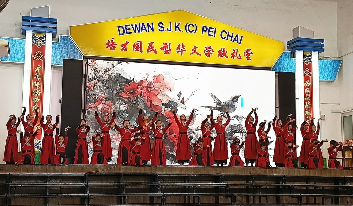 东:(已签发)关丹培才华小第93届毕业典礼 212名毕业生展翅高飞