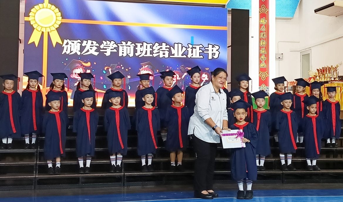 东:(已签发)关丹培才华小第93届毕业典礼 212名毕业生展翅高飞