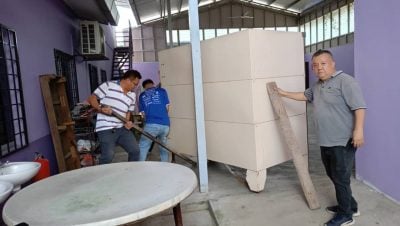 劳勿关怀服务中心让爱延续 转赠巨型烤炉予法雨寺