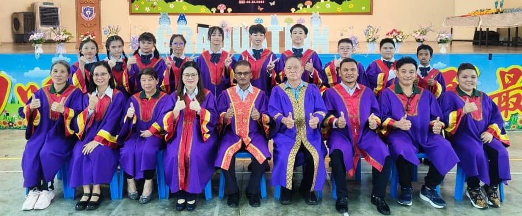 东:(已签发)启文力巴士华小毕业典礼