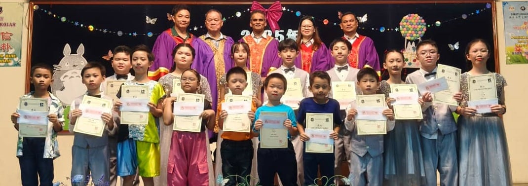 东:(已签发)启文力巴士华小毕业典礼