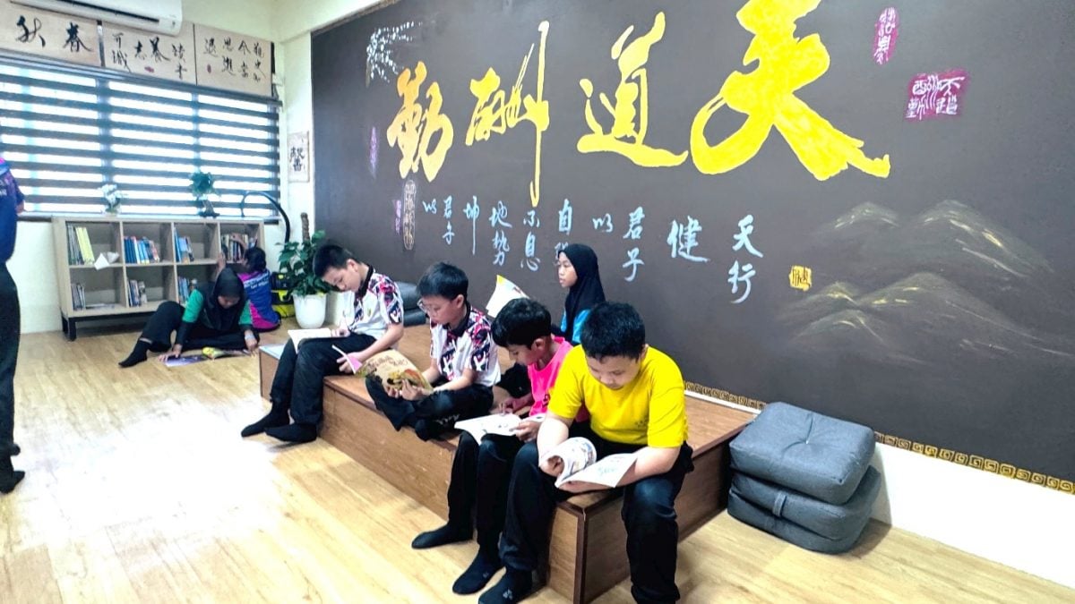 东:(已签发)天道酬勤·藏书阁 吉道华小全新图书馆亮相 文化气息浓厚学习氛围升级