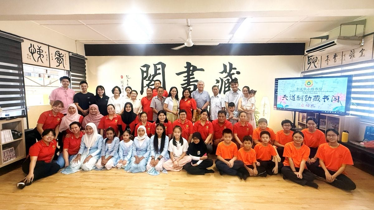 东:(已签发)天道酬勤·藏书阁 吉道华小全新图书馆亮相 文化气息浓厚学习氛围升级