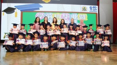 而连突双溪仁华小学前班毕业 47名学生迈新阶段