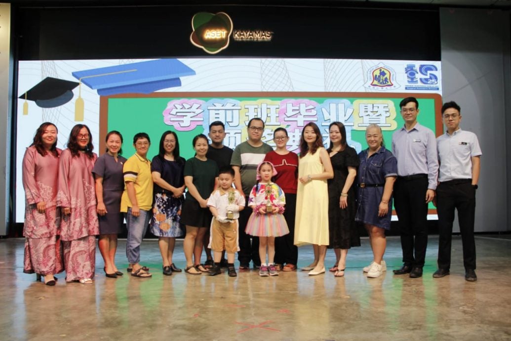 东:(已签发)而连突双溪仁华小学前班毕业 47名学生迈新阶段