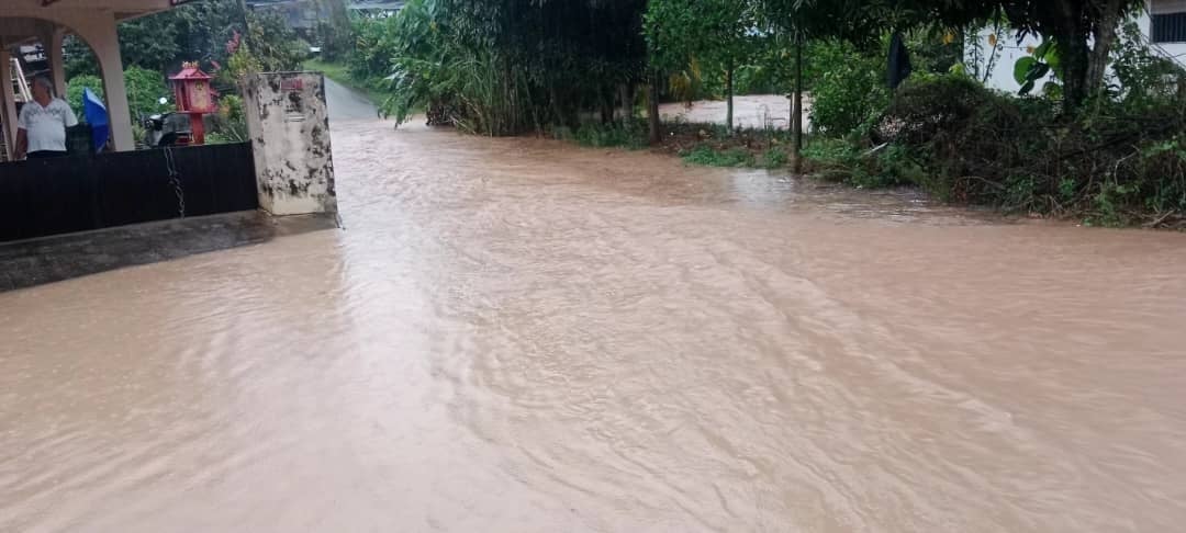 东：（已签发）金源花园一场大雨，马路变河流