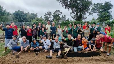 黄德团队助加叻喜乐涯之家  开辟菜园自供自给